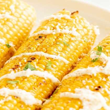 Grilled corn with garlic mayo & grated cheese