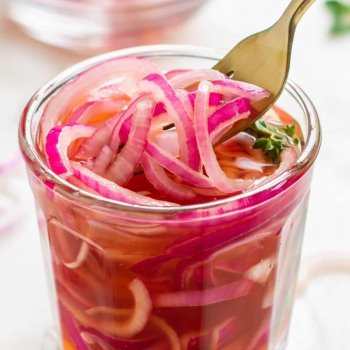 Red onion pickle