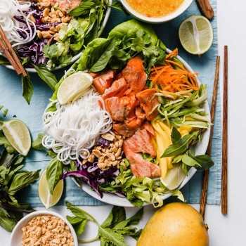 Noodle bowl salad